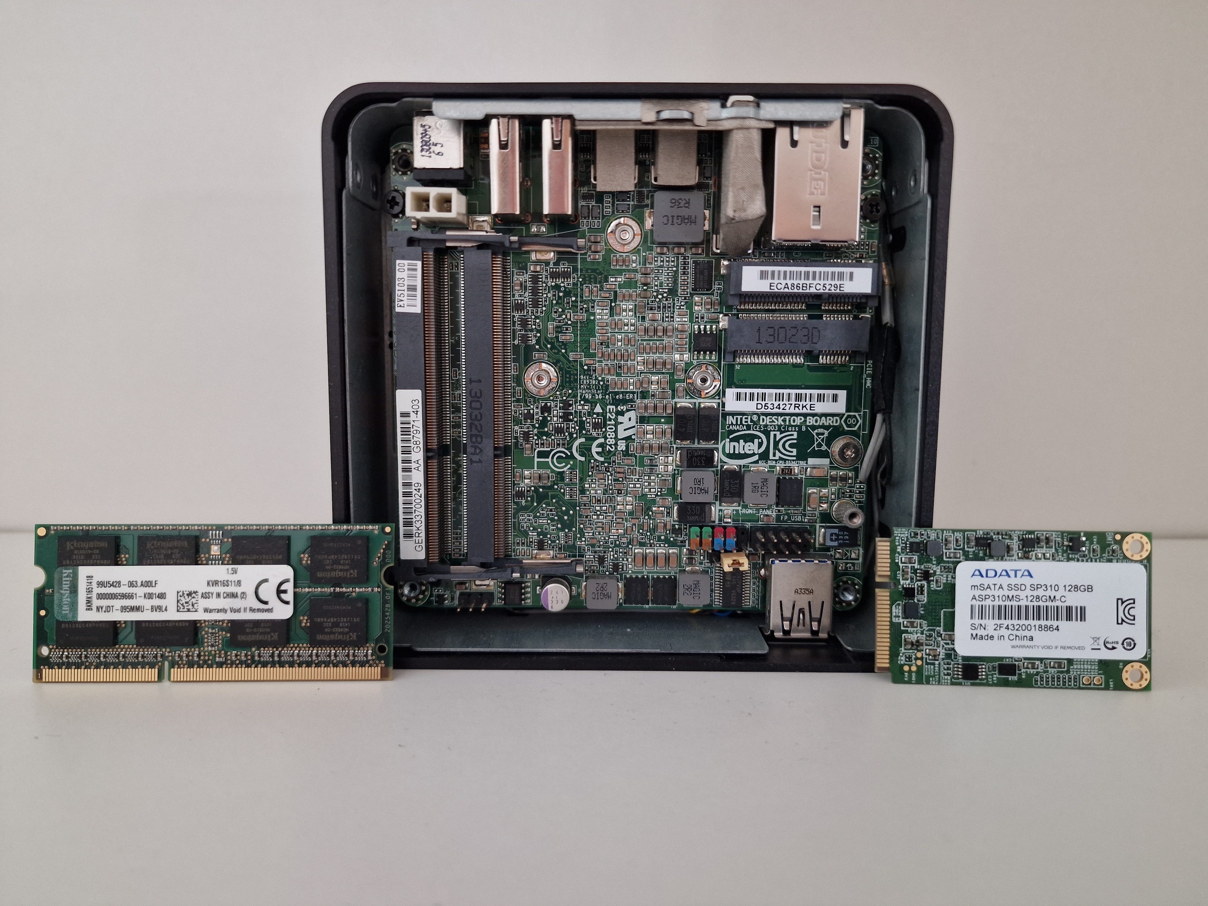 Intel NUC DC53427HYE (i5 8GB 128GB SSD) Asztali számítógép - használt - Image 6